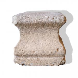 Antiker Steinsockel. Epoche 1500